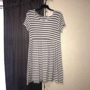 BLACK AND WHITE STRIPED T-SHIRT DRESS